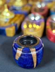 Brûleur à encens artisanal en résine époxy et bois d'acacia Heritage Glow, support artistique pour Oud pour les nuits de Ramadan - Product Image 4