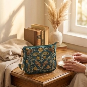 Bolso Bandolera con Bordado Sozni de Cachemira en Azul Turquesa con Paisley Dorado y Rosa - Product Image 1