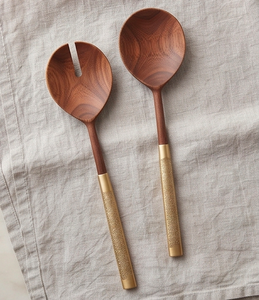 Ensemble de cuillères de service en bois avec manche en métal doré, design minimaliste, couverts modernes pour la restauration, les événements et les repas. - Product Image 1