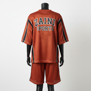 Ensemble court pour femme en jersey maille respirant 190 GSM de haute qualité, avec empiècements latéraux orange et noir, et logo thermocollé - Product Image 2
