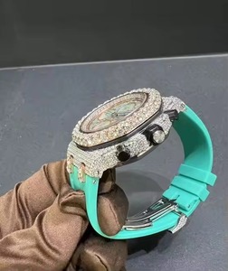 Montre chronographe de luxe pour hommes incrustée de diamants, avec cadran turquoise et bracelet en silicone, boîtier en acier inoxydable de 43mm, mouvement à quartz - Product Image 5