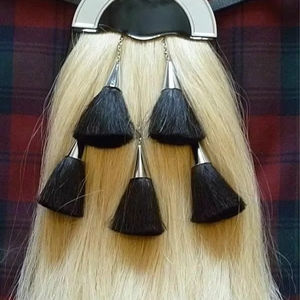 Pochette en fourrure véritable de haute qualité, prix d'usine, éperons en crin de cheval, accessoires traditionnels pour kilt avec matériaux de haute qualité, ceintures - Product Image 1