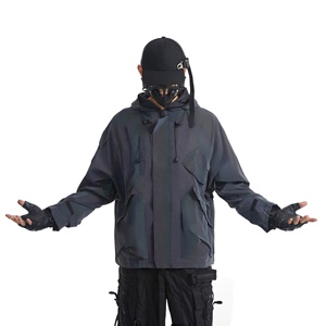 Chaquetas ligeras con capucha cortavientos reflectantes con múltiples bolsillos y cremallera completa con logotipo personalizado al por mayor de fábrica de alta calidad para hombre - Product Image 2