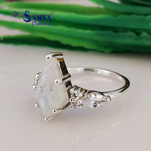 Anillo de Plata de Ley 925 con Forma de Cometa de Piedra Lunar Natural y Detalles de Circonita Cúbica, Conjunto de Anillos de Compromiso y Boda para Mujer - Product Image 2