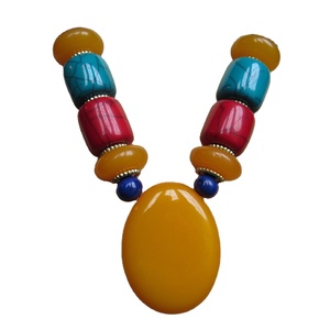 Resina radiante: collares llamativos para Cada celebración "" Elegancia de resina elegante: Eleva tu aspecto de boda" - Product Image 1