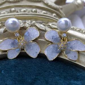 Pendientes de Perlas de Cristal Azul y Rosa Degradado de Moda, Hechos de Plata Pura, Diseño Geométrico de Alta Gama con una Dulce Tentación Fresca - Product Image 3