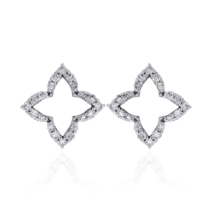 Boucles d'oreilles clous en or jaune 14 carats avec fleur à quatre feuilles et diamants de laboratoire, bijoux fins élégants et luxueux pour femmes - Product Image 1