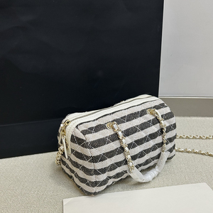 กระเป๋าถือสานแฟชั่นดีไซน์เนอร์สำหรับผู้หญิง ลดราคาสุดฮอต เหมาะสำหรับไปเที่ยวชายหาด ปิกนิก ฤดูใบไม้ผลิ แคมป์ปิ้ง คุณภาพสูง - Product Image 1