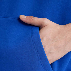 Esta sudadera con capucha extragrande ofrece una comodidad de nivel superior con su textura suave, corte espacioso y diseño elegante, perfecta para el uso diario. - Product Image 5