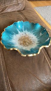 Tazón de Cerámica Hecho a Mano con Diseño Mediterráneo, Patrón Marmoleado Azul y Blanco, Borde Dorado, para Servir y Regalar - Product Image 1