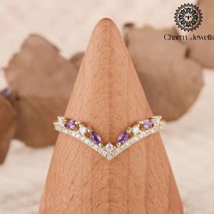 แหวนมอสซาไนต์ชุบทอง 18K สำหรับผู้หญิงจาก Charm_Jewells ดีไซน์เรขาคณิตประดับเพชรแบบโรแมนติก เหมาะสำหรับเป็นแหวนหมั้น - Product Image 2