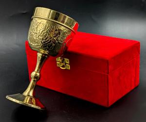 Calice religieux en laiton avec gravure florale et boîte en velours, gobelet à vin décoratif en laiton avec motif floral, style vintage, idéal pour offrir - Product Image 3