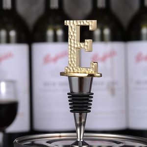 Tapón de Botella de Vino de Metal con Letra E Dorada y Sello Acanalado para Almacenamiento de Vino - Product Image 1