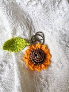 Porte-clés tournesol au crochet fait main en fil de coton doux, motif personnalisé, respectueux de l'environnement, décoration de sac - Product Image 1