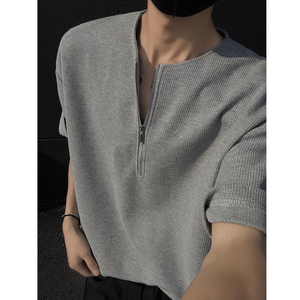 T-shirt gaufré à demi-zip pour homme, imprimé sérigraphié, coupe ample, manches courtes, motif uni, idéal pour l'été - Product Image 5
