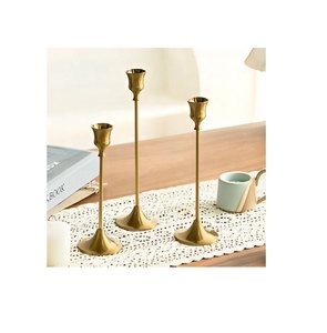 Portavelas y soporte de calidad de tendencia de aspecto clásico, decoración hecha a mano para el hogar, objetos decorativos y de regalo, acentos de latón hechos en la India - Product Image 3