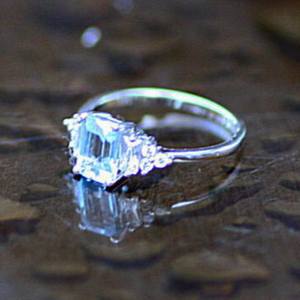 Anillo de Topacio Azul Cielo Hecho a Mano en Plata de Ley 925, Piedra de Nacimiento de Diciembre, Joyería Elegante con Piedras Preciosas - Product Image 2