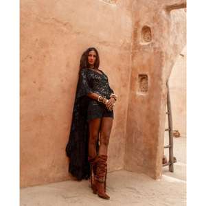 Vestido Jeanine Fluido Hecho a Mano con Encaje Bordado a Mano, Escote Pronunciado Delantero y Trasero, y Silueta con Corte en Biás - Product Image 3