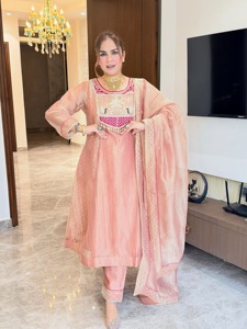 Ensemble haut, pantalon et dupatta en soie Salsa pure, broderie de créateur et travail de perles, entièrement cousu, avec doublure en micro-coton, tenue de fête DD 1281 - Product Image 5