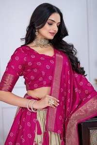 Présentation de notre dernière collection de lehenga en tissu Lichi lourd avec bordure jacquard. - Product Image 6