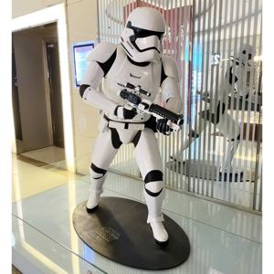 工場カスタム大型ファイバーグラス像 白兵士彫刻 スターウォーズ ストームトルーパー彫刻 販売中 - Product Image 4