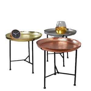 Mesa Auxiliar Redonda de Latón Estilo Moderno de Mediados de Siglo, Mesa de Noche Minimalista con Base de Metal - Product Image 4