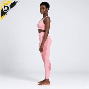 Ensemble de yoga classique pour femmes, design léger, tissu doux, idéal pour le yoga, le pilates, la gym, les entraînements et les vêtements de sport. - Product Image 4
