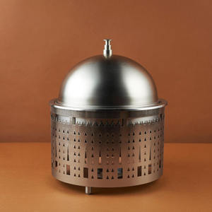 Plat de service rond en acier inoxydable multicolore avec couvercle en dôme et base à motif découpé pour mariages et traiteurs - Product Image 5