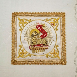 Châle liturgique d'église brodé à la main Agnus Dei en fil d'or - Lin d'autel liturgique Agneau de Dieu en fil d'or - Lin liturgique de qualité supérieure - Product Image 5