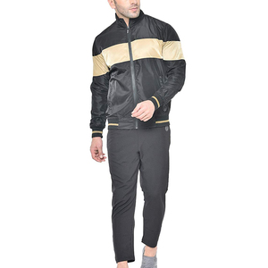 Survêtement Homme Noir et Or à Blocs de Couleurs, Fermeture Éclair Intégrale, Sportif Décontracté, Respirant en Polyester, Idéal pour l'Automne - Product Image 1