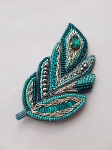 Broche Bordado a Mano de Primera Calidad con Diseño Intrincado de Cuentas, Broche Artístico Decorativo con Cuentas Bordadas - Product Image 5