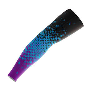 Manchons de bras rafraîchissants sans couture haute performance unisexe personnalisés en Spandex et Polyester pour la protection solaire UV, idéaux pour le golf, le cyclisme et les activités de plein air - Product Image 3