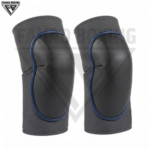 Rodilleras Protectoras Personalizadas con Acolchado Flexible y Compresión, Acabado Negro Elegante y Ribete Plateado para Seguridad Deportiva - Product Image 1