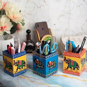 Porte-crayons artisanal en bois de manguier avec motif d'éléphant sculpté |   Vente en gros - Product Image 3
