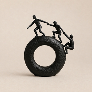 Escultura Decorativa TEAMWORK RING, Escultura Figurativa Humana Moderna de Resina, Decoración Artística Circular Negra para Mesa de Salón - Product Image 2
