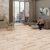 Carreaux de sol en porcelaine imitation bois Ruff Beige brillant, épaisseur 12 mm, 200x1200 mm, avec propriétés antibactériennes et d'isolation thermique