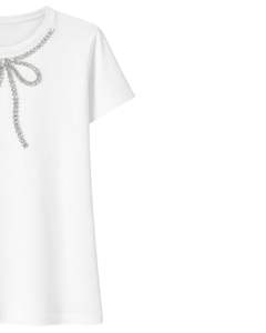 Camiseta Blanca Personalizada de Algodón para Mujer con Diseño de Lazo de Diamantes de Imitación, Manga Corta, Cuello Redondo, Estilo Casual, Top de Moda para Damas, Personalización OEM, Venta al Por Mayor - Product Image 4