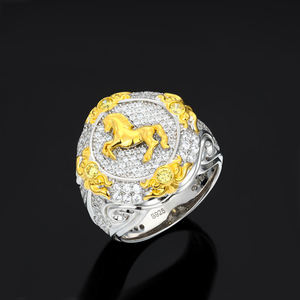Anillo de Sello de Lujo para Hombre en Plata S925 con Baño de Oro de 18K, Diseño de Caballo, Diamante Natural de Corte Brillante Redondo, Color G, Joyería de Regalo - Product Image 1