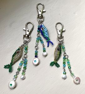 Porte-clés élégant fait main avec broderie et perles multicolores pour accessoires de mode - Product Image 2
