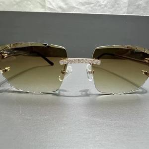 Gafas de Sol Polarizadas Cuadradas Sin Montura de Lujo, Lentes con Degradado, Protección UV, Diseño con Marco Metálico para Hombre y Mujer - Product Image 1
