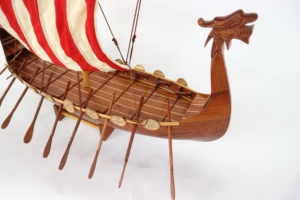 เรือจำลองไม้ DRAKAR VIKINGG 152 ซม. แบบคลิงเกอร์ งานฝีมือทาสีสไตล์เรือเดินสมุทร GIA NHIEN CO.LTD FB0011W ยุโรป - Product Image 4