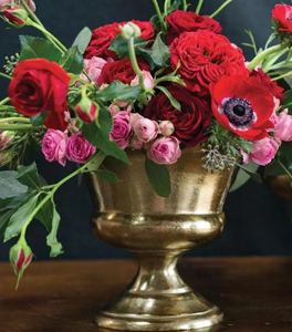 Modern <b>Vintage</b>-Style Brass Pedestal Urn Exquisite Metal Handicraft <b>Vase</b> for Wedding Tabletop and Event Decoration - Product Image 4