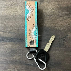 พวงกุญแจกระเป๋าหนังวัวเครื่องมือทำมือเป็นของขวัญโปรโมชั่นล่าสุดของ2025พวงกุญแจห้อยข้อมือดีไซน์ทันสมัยสำหรับทุกเพศ - Product Image 5