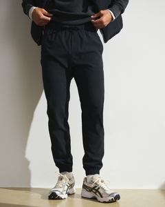 Jogging personnalisés pour hommes, performance optimale, OEM ODM |   Pantalon d'entraînement léger et extensible, coupe ajustée, taille élastique, pantalon de sport - Product Image 2