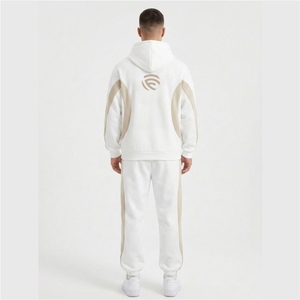 Ensemble de survêtement en molleton blanc pour homme avec logo personnalisé, sweat à capuche et pantalon de jogging, panneaux contrastants, style streetwear, ensemble deux pièces - Product Image 3