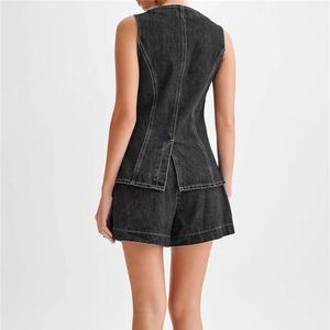 Nouvel ensemble en jean personnalisé pour femme, décontracté, avec chemise à manches courtes et short à poches, collection printemps-été, vente en gros - Product Image 5