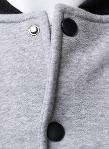 Veste varsity grise pour homme avec manches en cuir PU noir, col rabattu, vêtement décontracté d'automne, coupe régulière, fermeture à boutons - Product Image 5