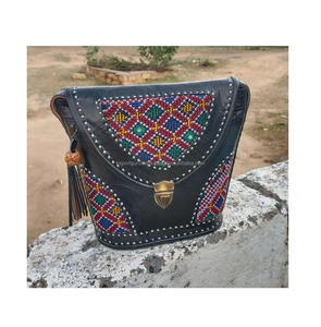 Sac de messager en cuir perlé bohème fait à la main de créateur pour femmes à la mode fronde indienne pour soirée Shopping fête géométrique - Product Image 4