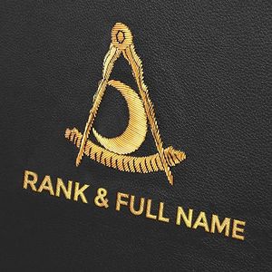 Étui pour tablier Honorant la mémoire des anciens adjoints grands maîtres des districts, cet étui offre une ajustement parfait pour les anciens. - Product Image 3