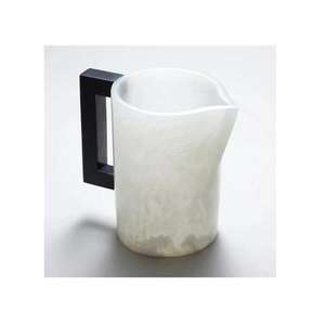 Jarra de Madera Natural Hecha a Mano con Asa, Diseño Minimalista para Disfrutar de Bebidas Premium - Product Image 3